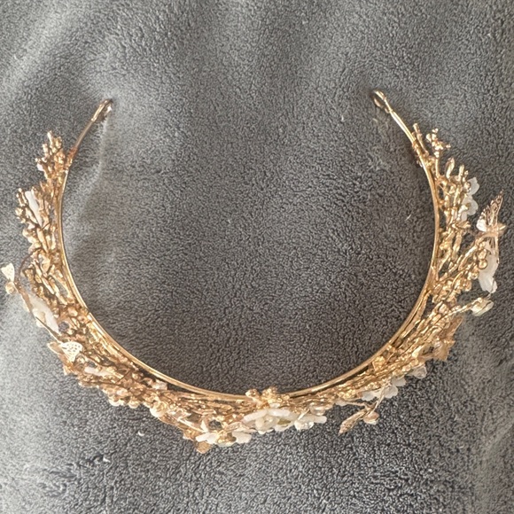 Elegant Gold and Pearl Butterfly Floral Tiara - Picture 2 of 5